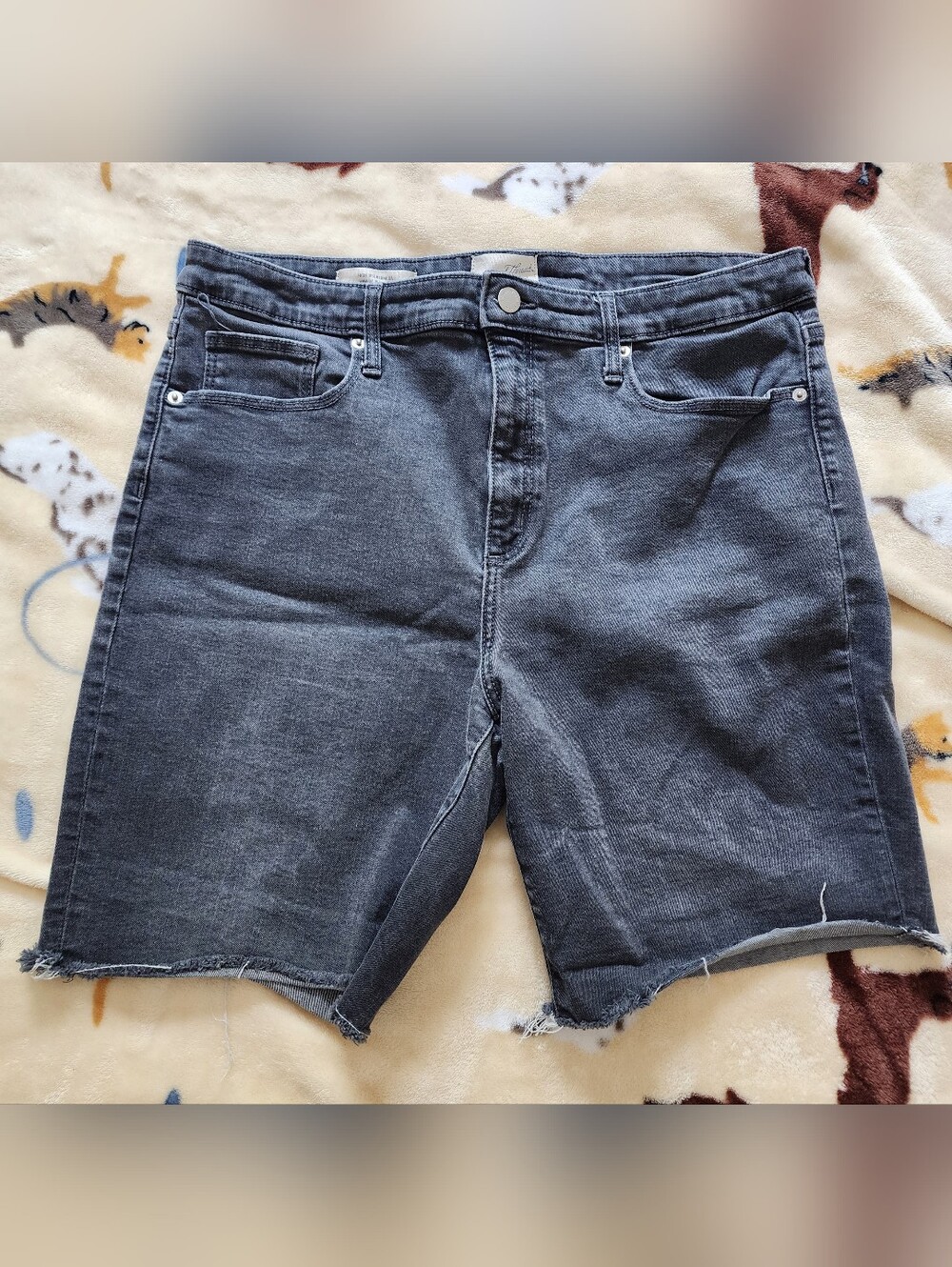 Universal Thread Washed Black Raw Hem Denim Cutoff Shorts Size 16.